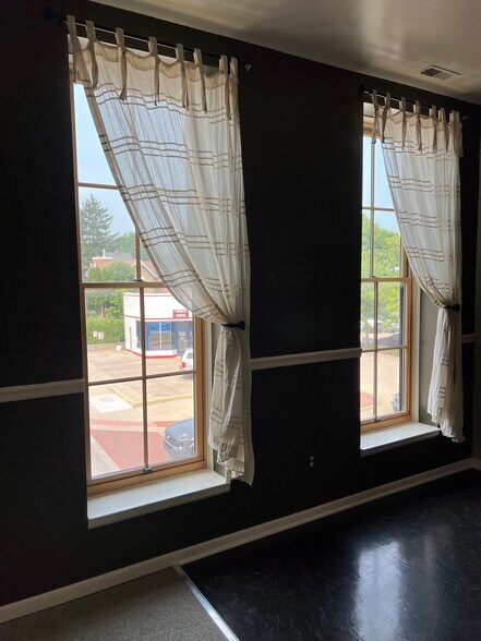 Building Photo - 411 S Leroy St