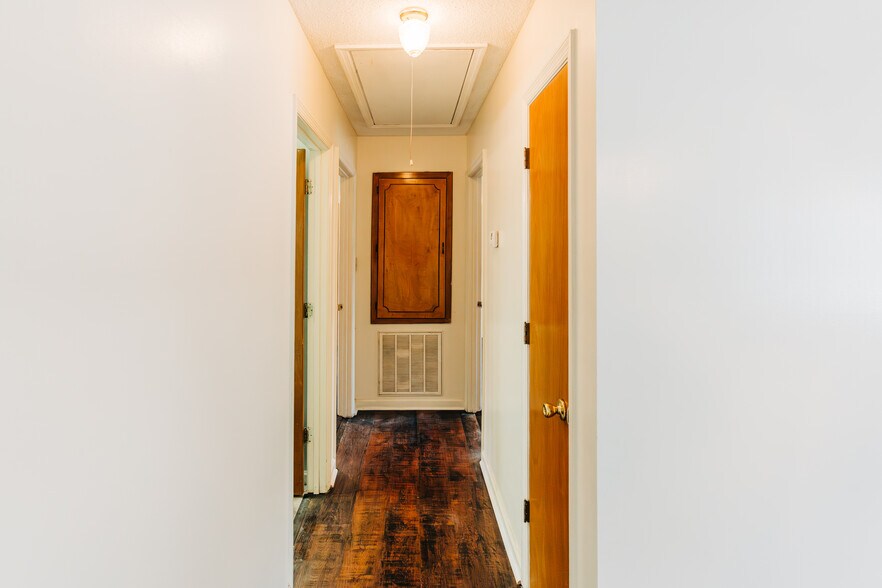 Building Photo - 1202 Douglas MacArthur St