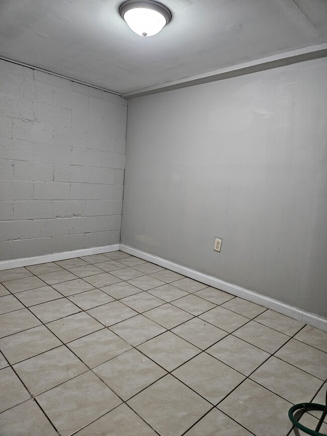 Building Photo - 754 Durbin St