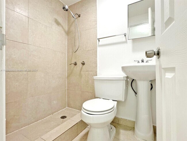 Building Photo - 5835 SW 4th St