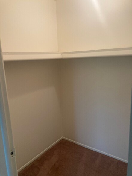 Building Photo - 21640 Hillside Dr