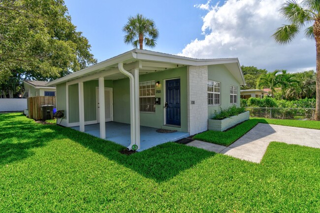 Building Photo - Charming 2-bed/1-bath home within walking ...