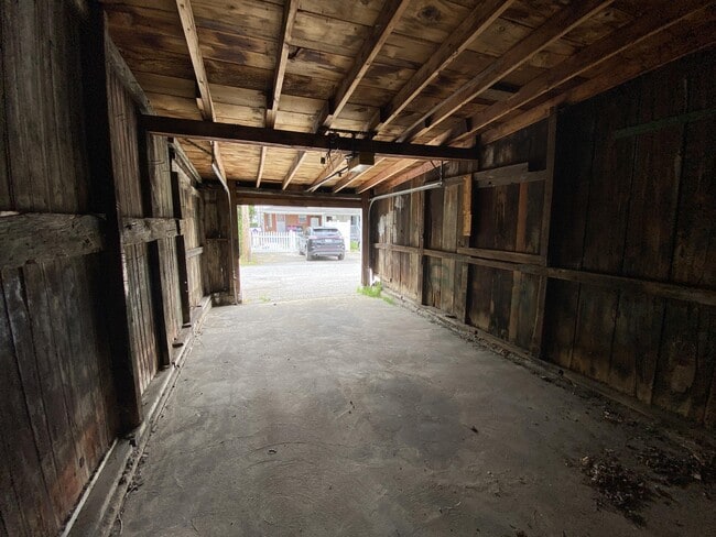 Building Photo - 338 S Sherman St