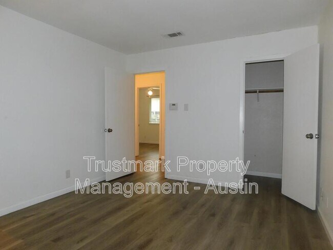 Building Photo - 11908 Broad Oaks Dr
