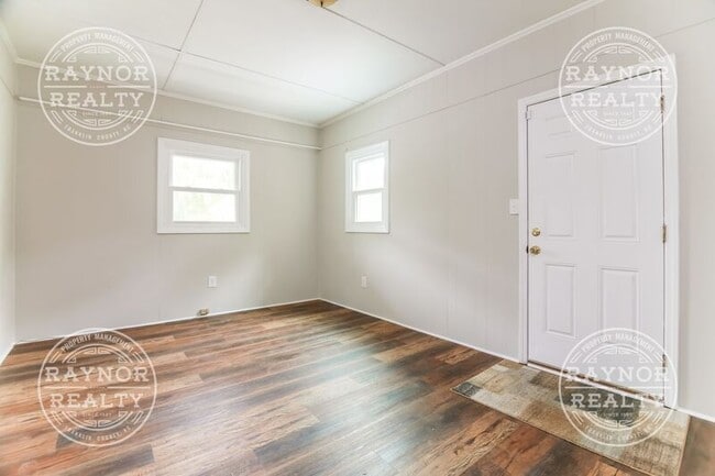 Building Photo - 402 E Stronach Ave