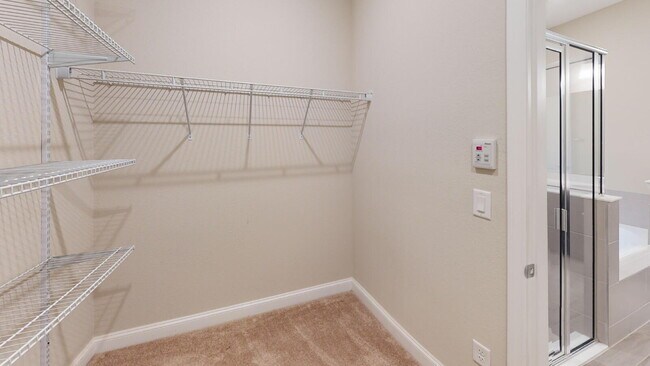 Building Photo - "Spacious 5-Bedroom Retreat in Jacksonville - 2,623 Sq Ft of Comfort!"