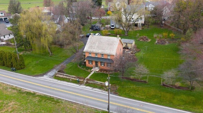 Building Photo - 2047 Jarvis Rd