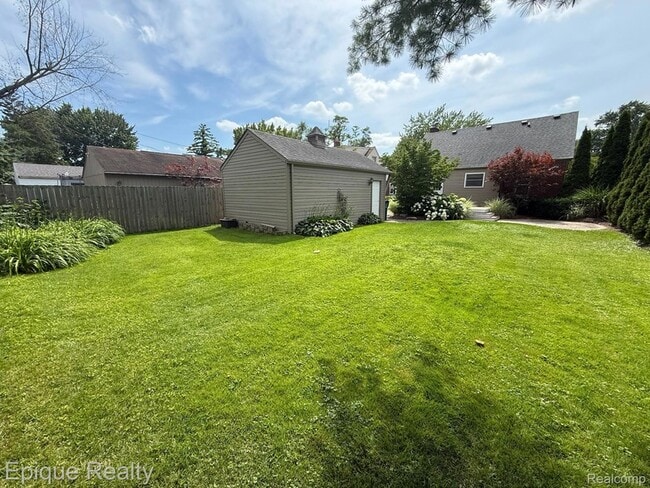 Building Photo - 1846 Oakshire Ave