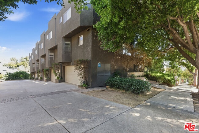 Building Photo - 1083 1/2 W Kensington Rd