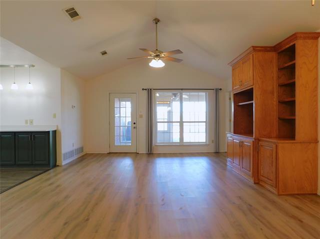 Building Photo - 10971 Lake Crest Dr