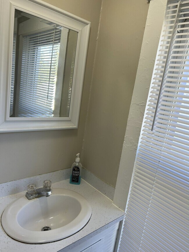 Building Photo - 62 W Market St