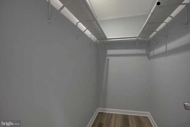 Building Photo - 232 Cabbel Dr