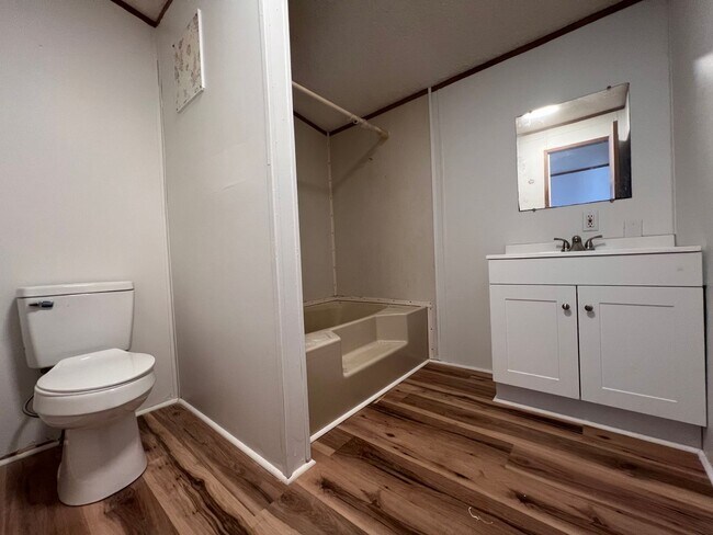 Building Photo - Mobile Home with 2 Bed 1 Bath in Benton