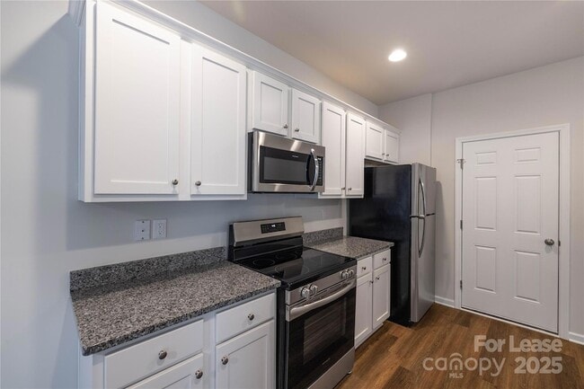 Building Photo - 200 S Bell Ave