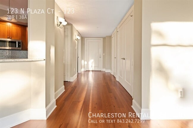 Building Photo - 123 N Plaza Ct