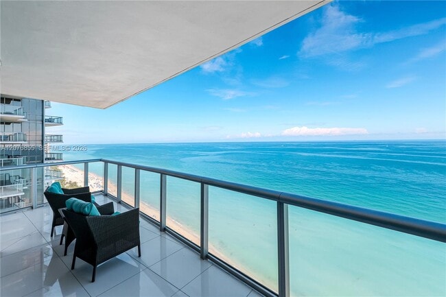 Building Photo - 17001 Collins Ave
