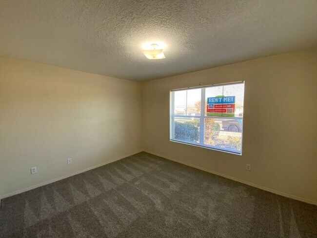 Building Photo - 3 Bedroom Single Story Home Near Northern Blvd NE & Loma Colorado Blvd NE!