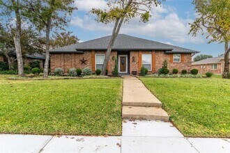 Building Photo - 4636 Versailles Ln