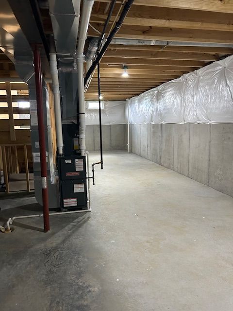 Building Photo - Massive, Newer 4 Bedroom Home in Pool Comm...