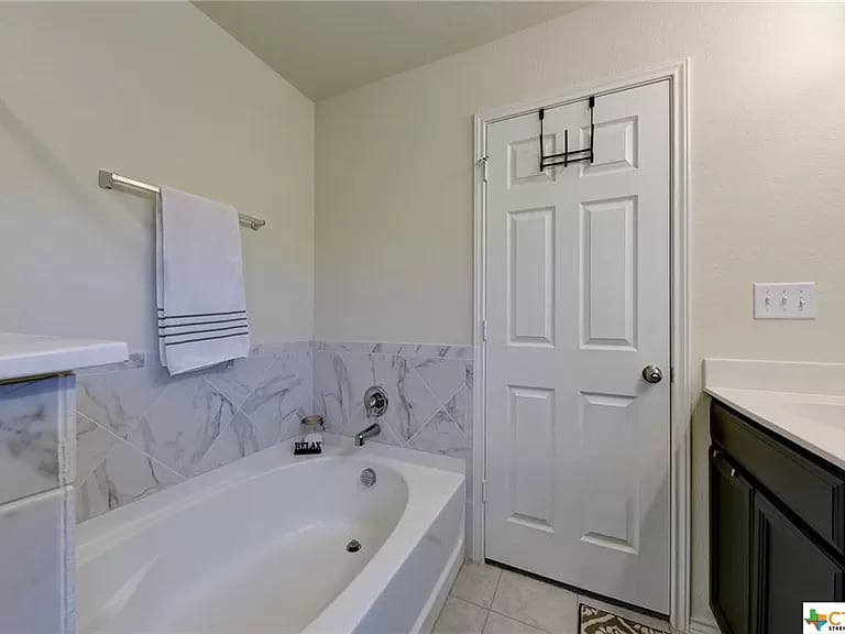 Building Photo - 308 Autumn Rouge