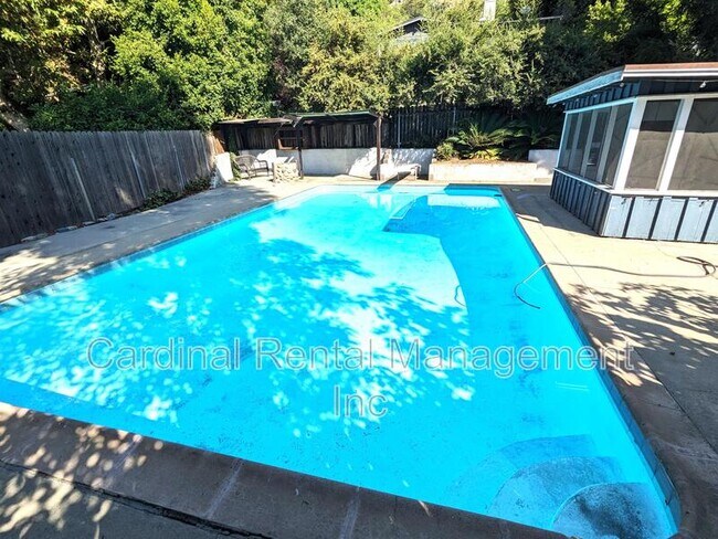 Building Photo - 730 Orange Dr