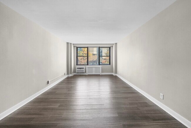 Building Photo - 10 Huron Ave