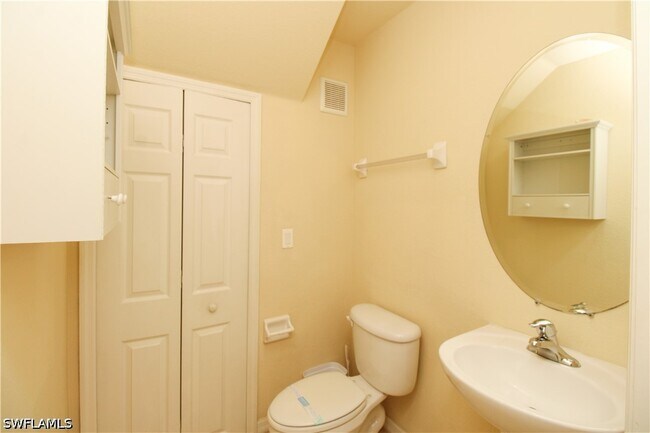 Building Photo - 9051 Gervais Cir