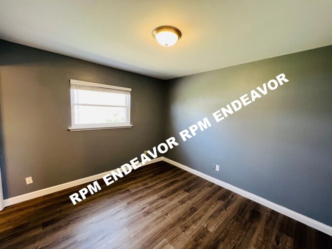 Building Photo - 3-Bedroom Home in Fort Zumwalt School Dist...
