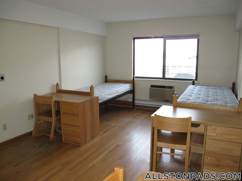 Building Photo - 1110 Commonwealth Ave