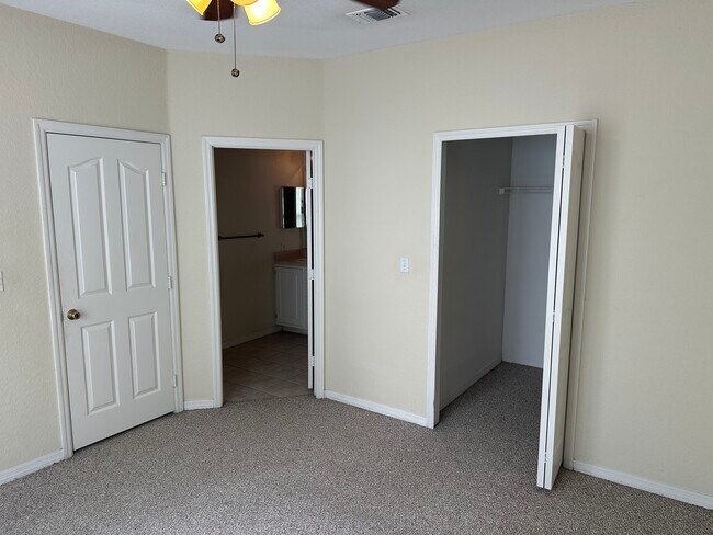Building Photo - 5703 Legacy Crescent Pl