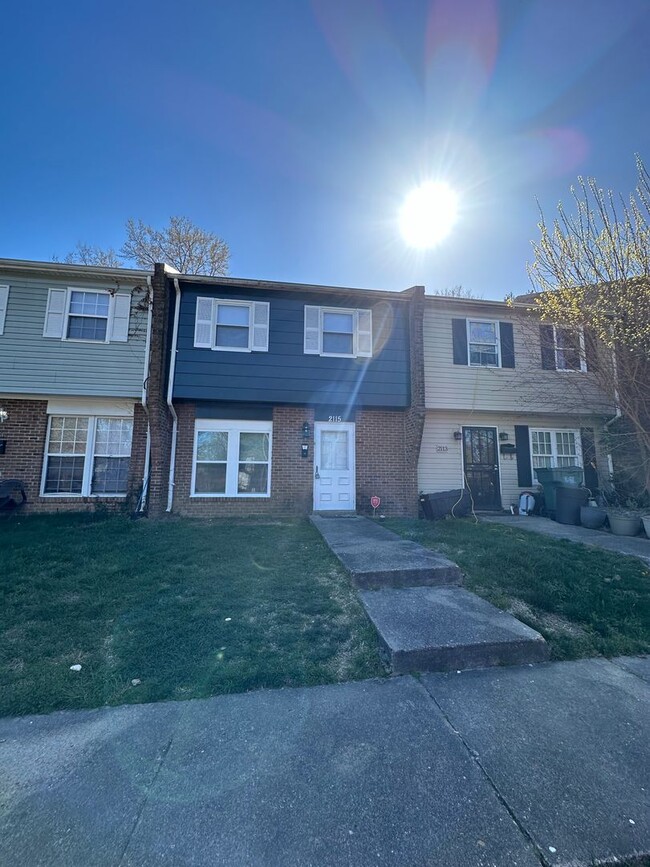 Primary Photo - Henrico County Townhouse! 3 beds, 1.5 bath...