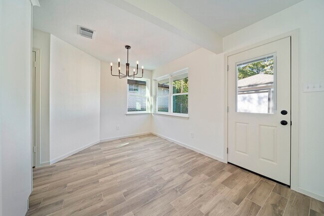 Building Photo - 3322 Gary Ln