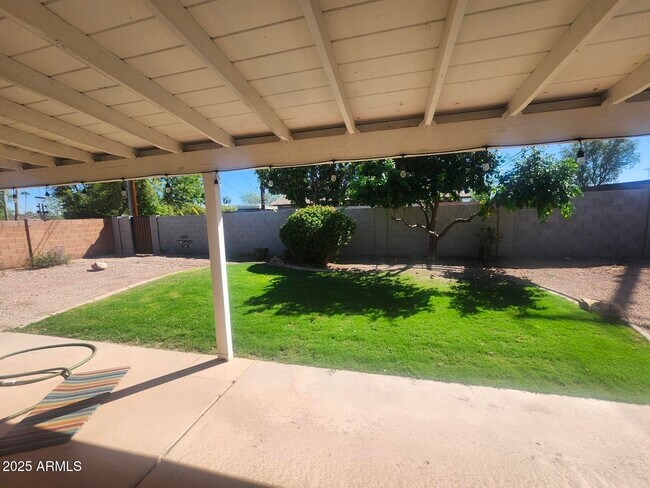 Building Photo - 6401 E Parkview Dr