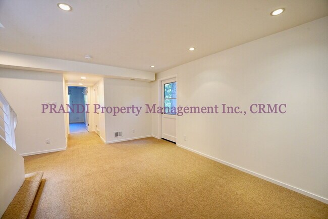 Building Photo - Stunning Seminary Gem, Modern Finishes & P...