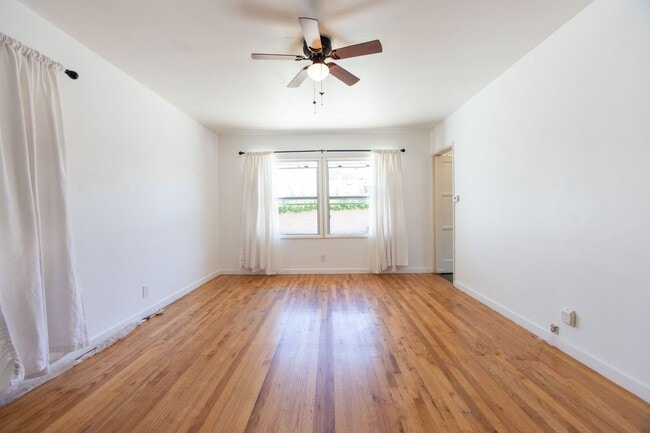 Building Photo - Lakewood Home, 2 Bedroom, 1 Bath with GREAT Backyard Space!