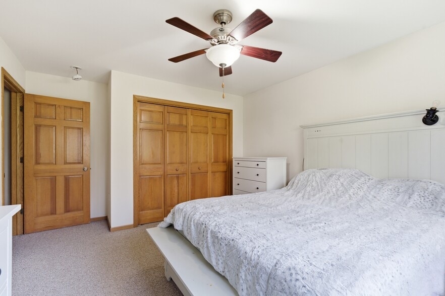 Main bed - 2948 Kentville Dr