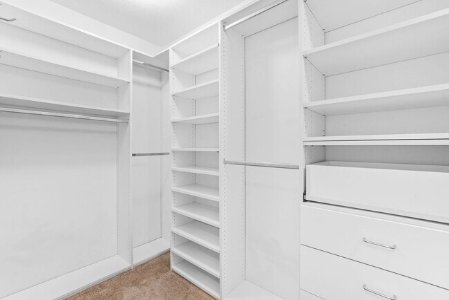 Building Photo - FOR RENT: CORNER LOT, Immaculate, lovely a...