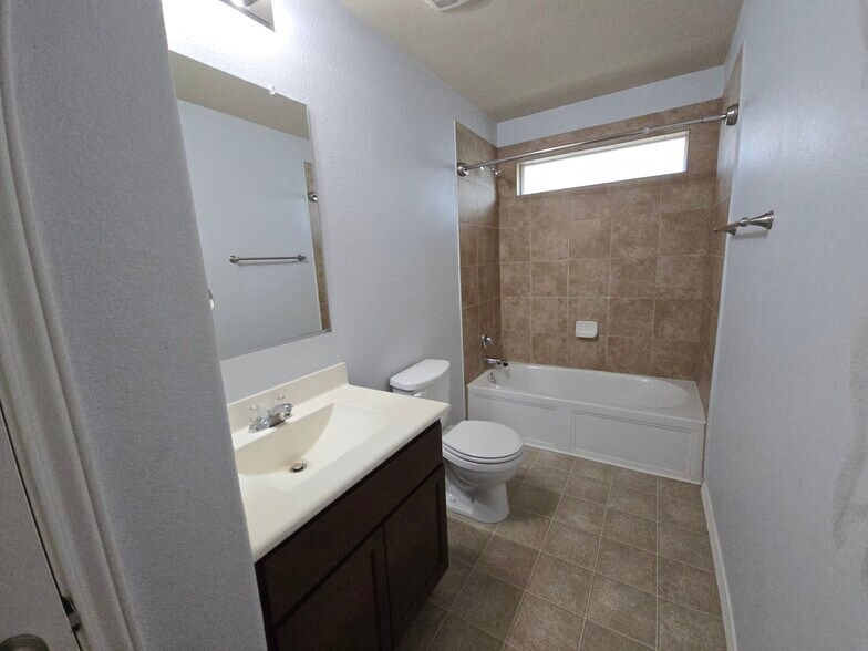 Building Photo - 10116 Deer Chase Trl