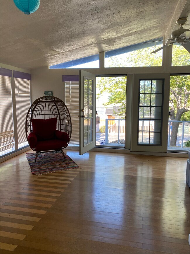 Building Photo - 511 Harding Ave