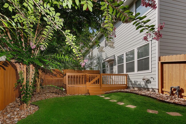 Building Photo - 11 Scenic Brook Ct
