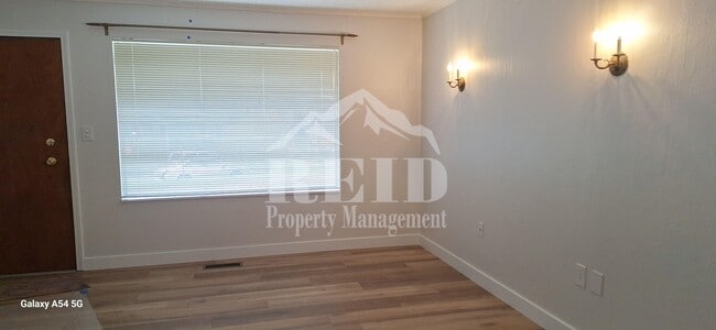 Building Photo - East Bremerton Rambler - 3 Bed 1 Bath with Garage and Carport Parking