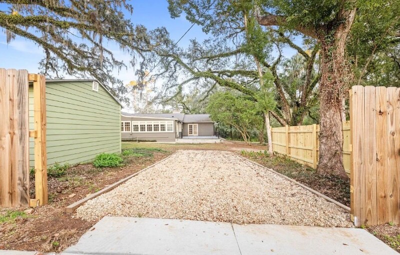 Building Photo - 2014 Golf Terrace Dr