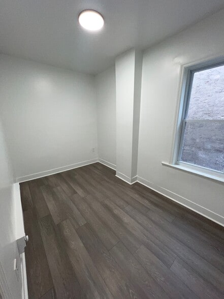 Building Photo - 225 Lloyd St