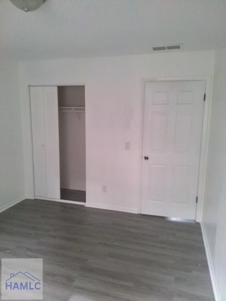 Building Photo - 901 Olmstead Dr