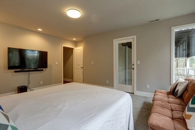 Building Photo - Where Architecture Meets Nature – Private Mercer Island Gem