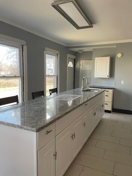 Building Photo - 301 Riverside Ave