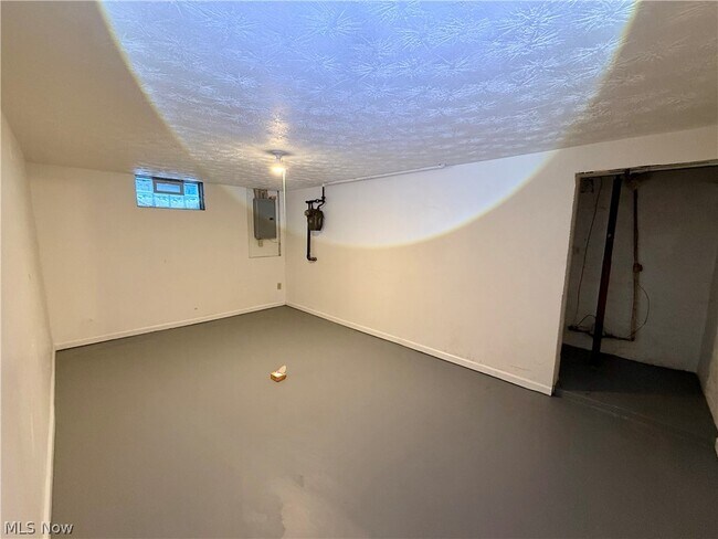 Building Photo - 575 Noble Ave