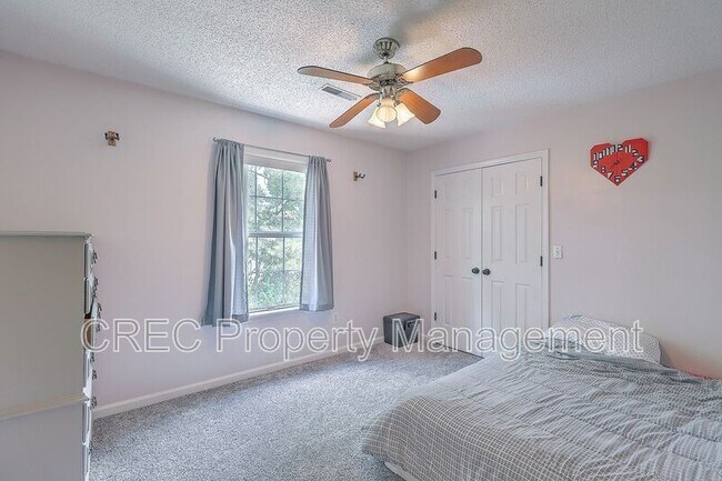 Building Photo - 2318 N England Ct