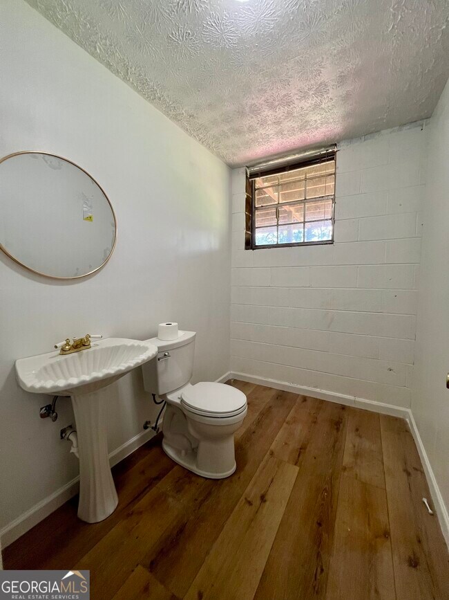 Building Photo - 6695 Courtney Dr