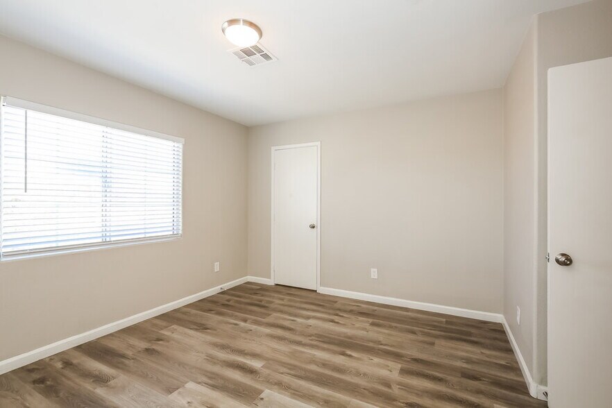 Building Photo - 5325 Cholla Blossom Ct